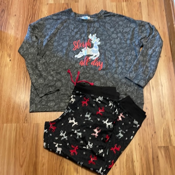 Other - Lounge set top and jogger pants soft reindeer moose print XXL grey black red